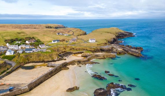Idyllic bay on Isle of Lewis on Outer Hebrides Walking Holiday